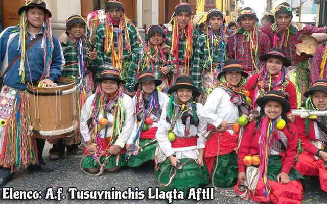 carnaval de huayhuas vestimenta